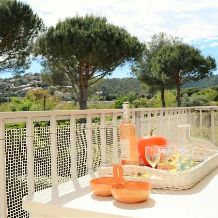 2 Pieces Avec Mezzanine Et Parking, Proche - - Fr-1-251-205 Le Lavandou