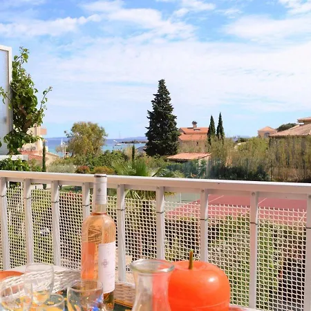 Apartment 2 Pieces Avec Mezzanine Et Parking, Proche - - Fr-1-251-205 *