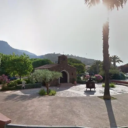 Apartment 2 Pieces Avec Mezzanine Et Parking, Proche - - Fr-1-251-205 Le Lavandou
